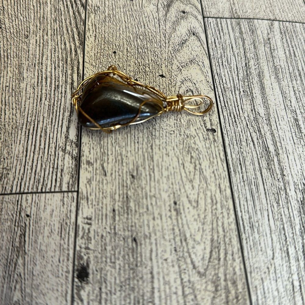Tiger’s Eye Wire Wrapped Pendant - Picture 5 of 6